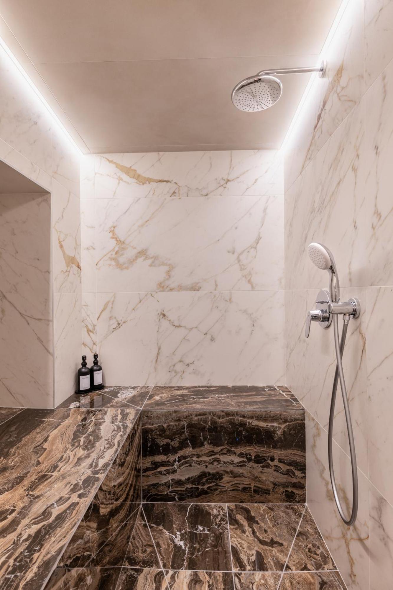 C0C00N Veritable Hammam A Partager A Deux 리옴 외부 사진